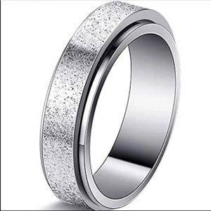 C🦋3/$30🦋Fidget Spinner Ring in Silver Tone Glitter Finish Stainless Steel Sz 5